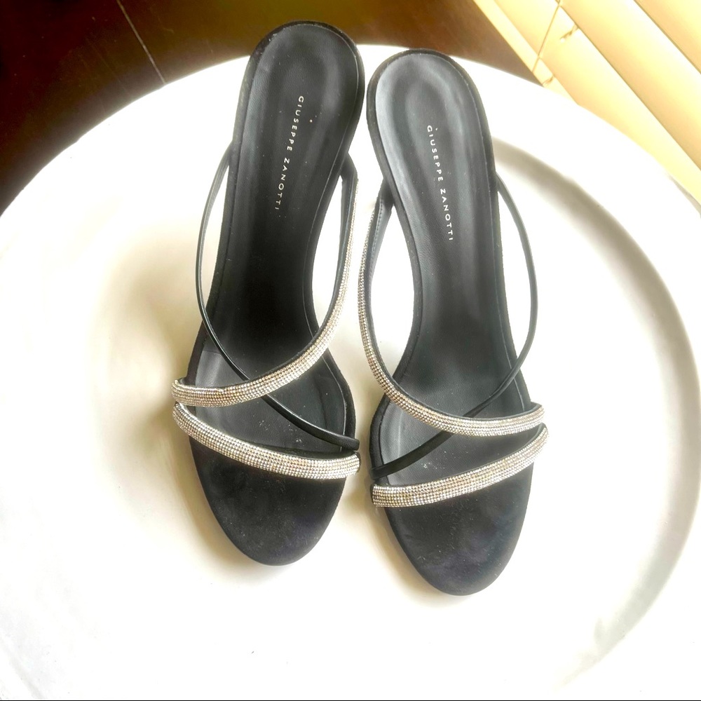 Giuseppe Zanotti crystal embellished “Kanda” strappy mules